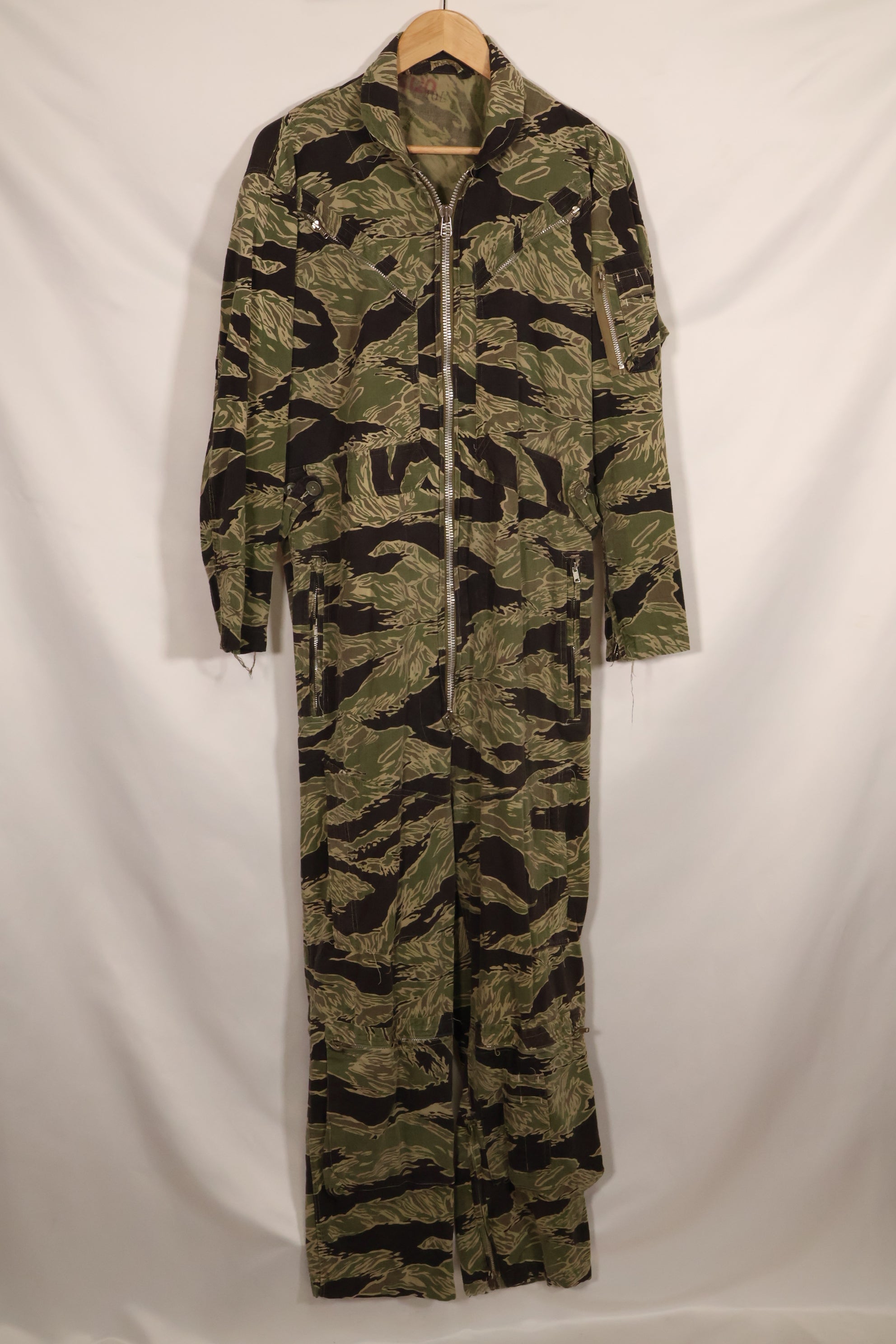 1960s 40L Okinawa Tiger Pattern Tiger Stripe Flight Suit Used