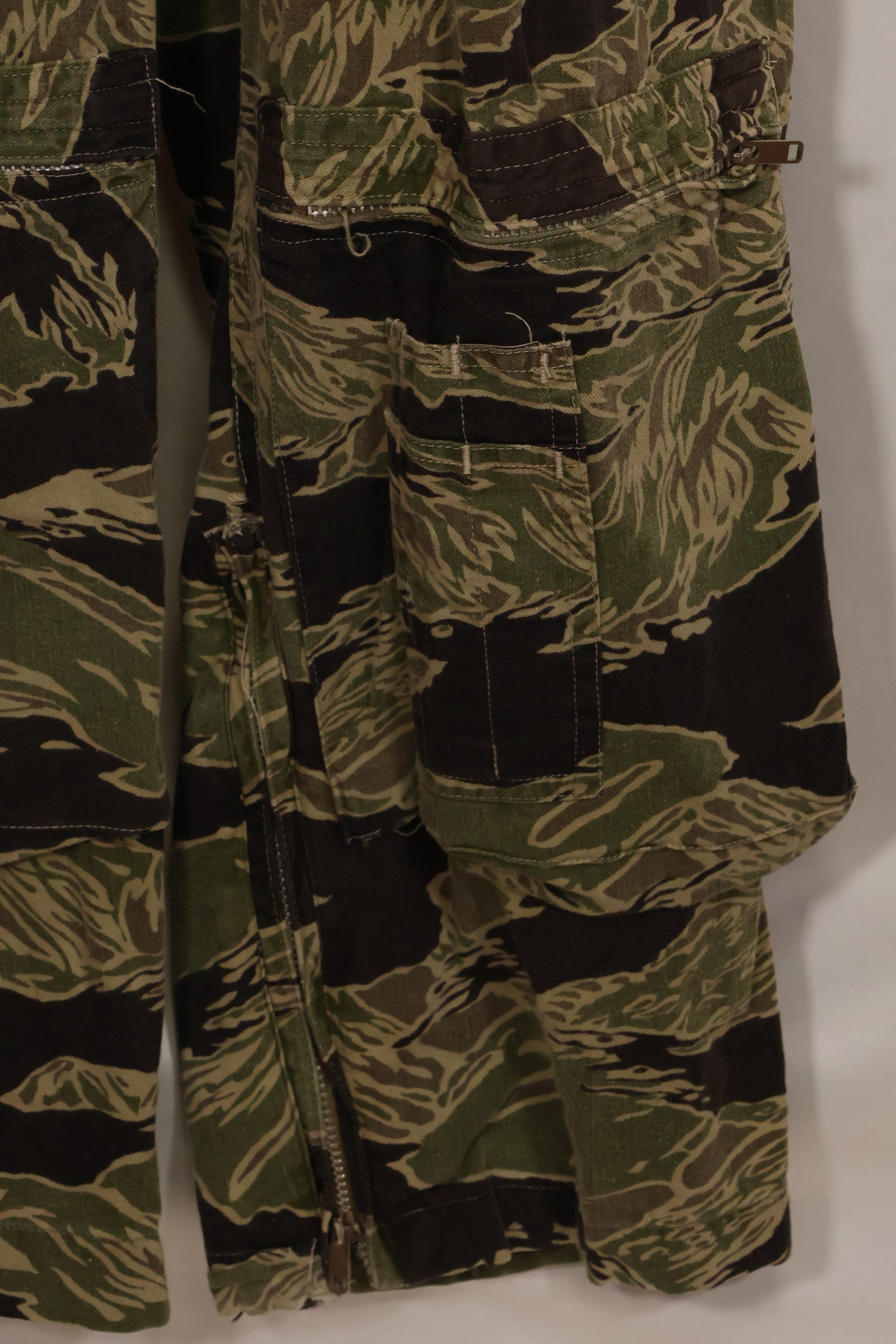 1960s 40L Okinawa Tiger Pattern Tiger Stripe Flight Suit Used