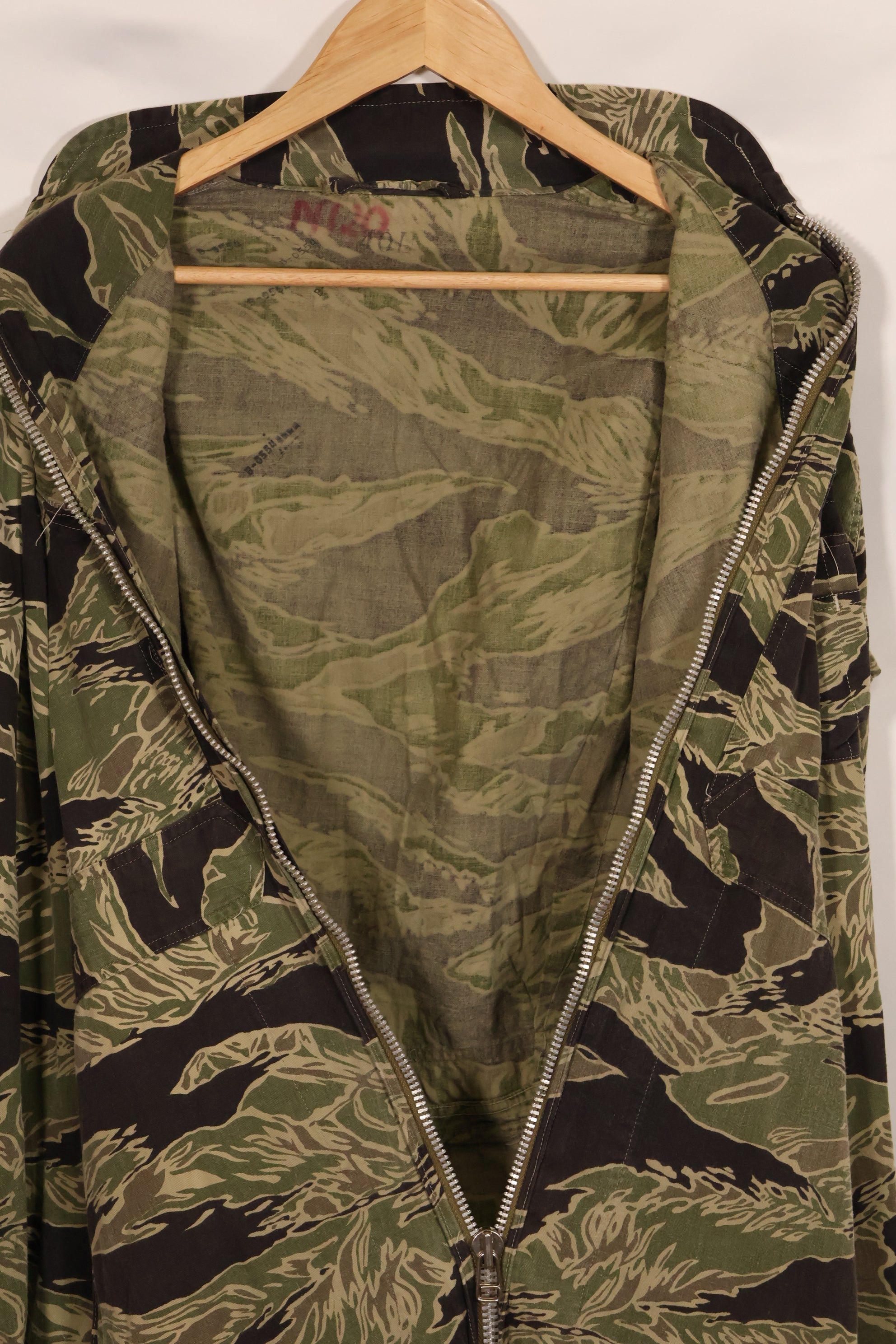 1960s 40L Okinawa Tiger Pattern Tiger Stripe Flight Suit Used