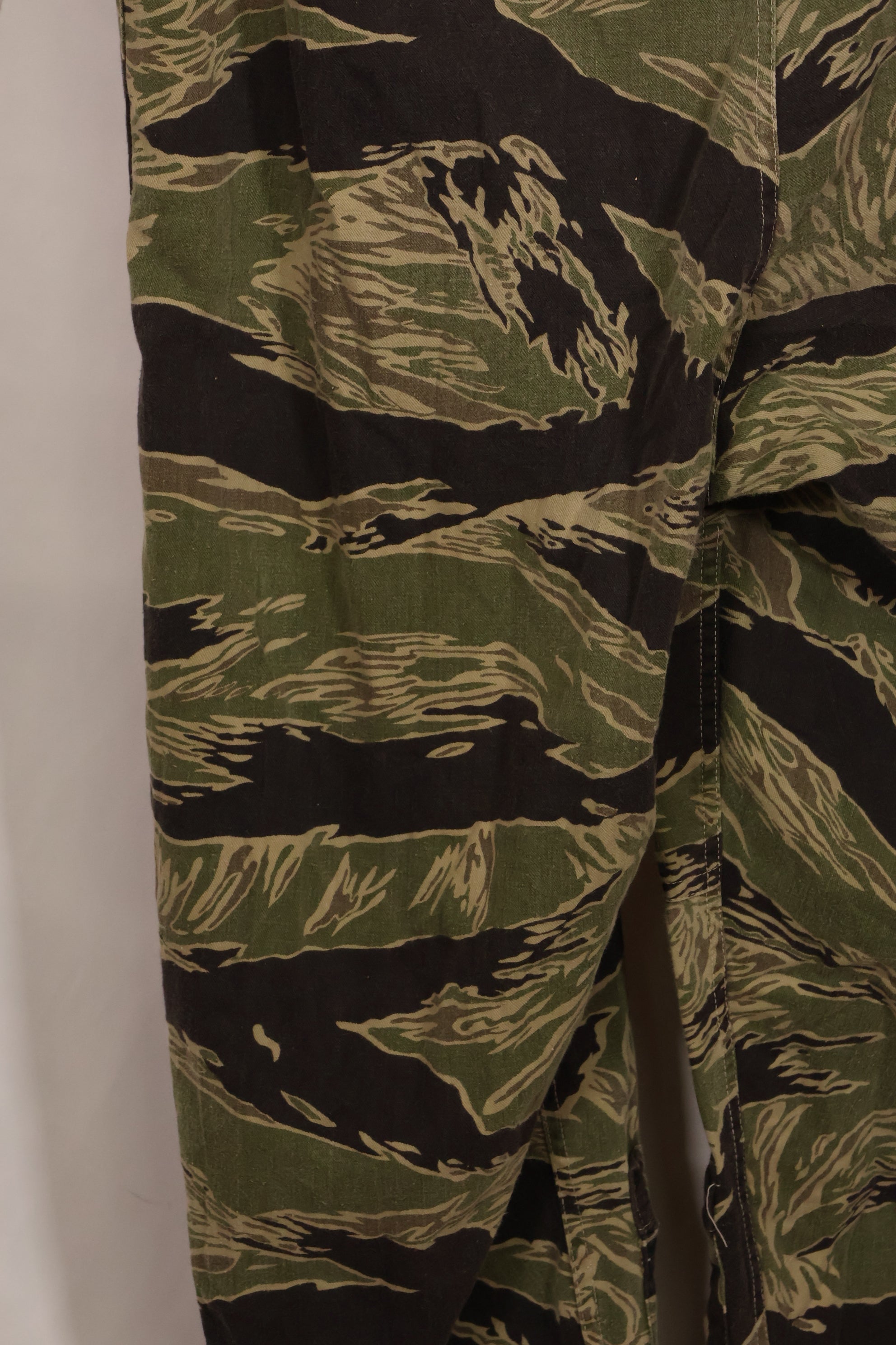 1960s 40L Okinawa Tiger Pattern Tiger Stripe Flight Suit Used