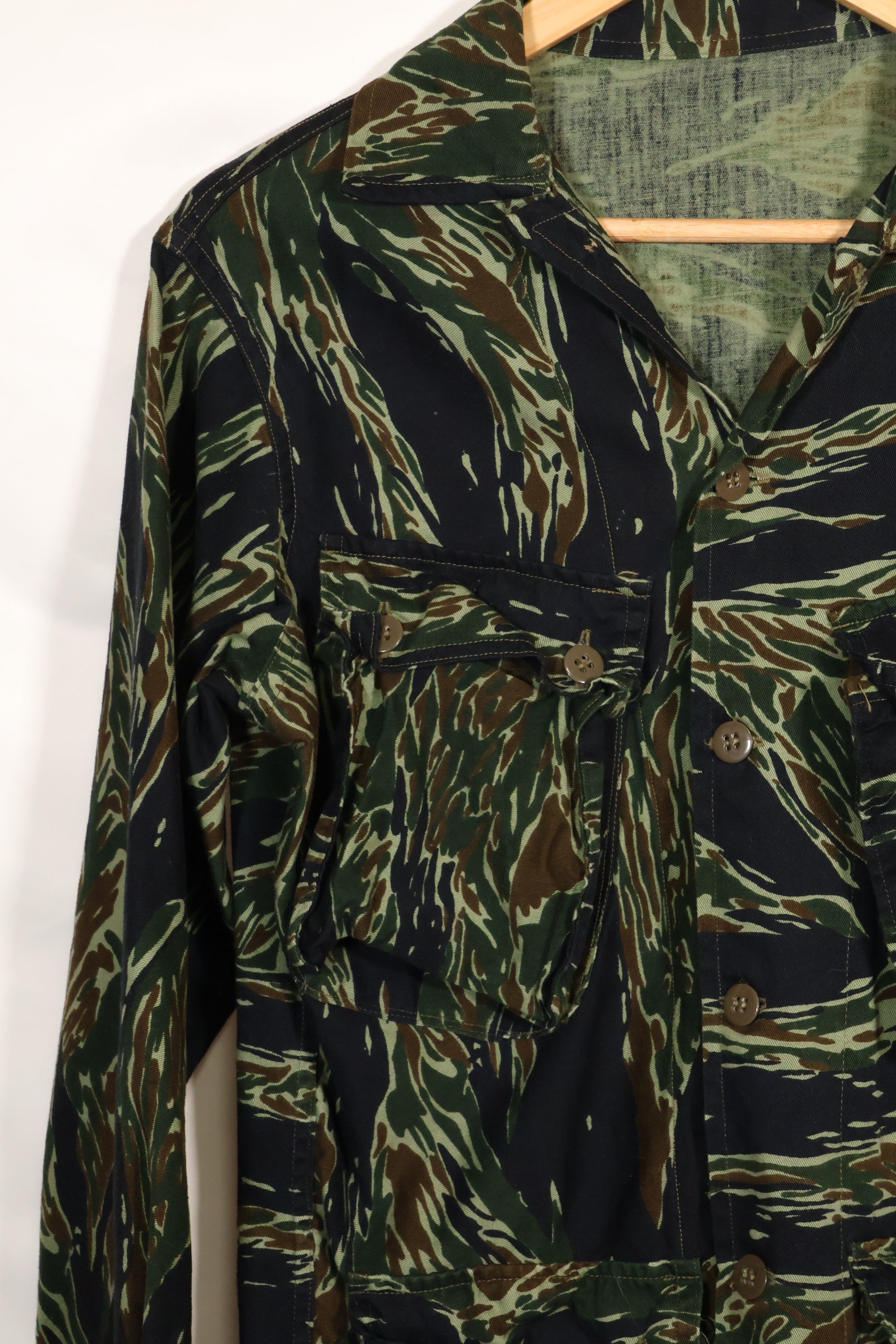 Estimated 1970s Silver Tiger Tiger Stripe Jacket Thai Tiger Used
