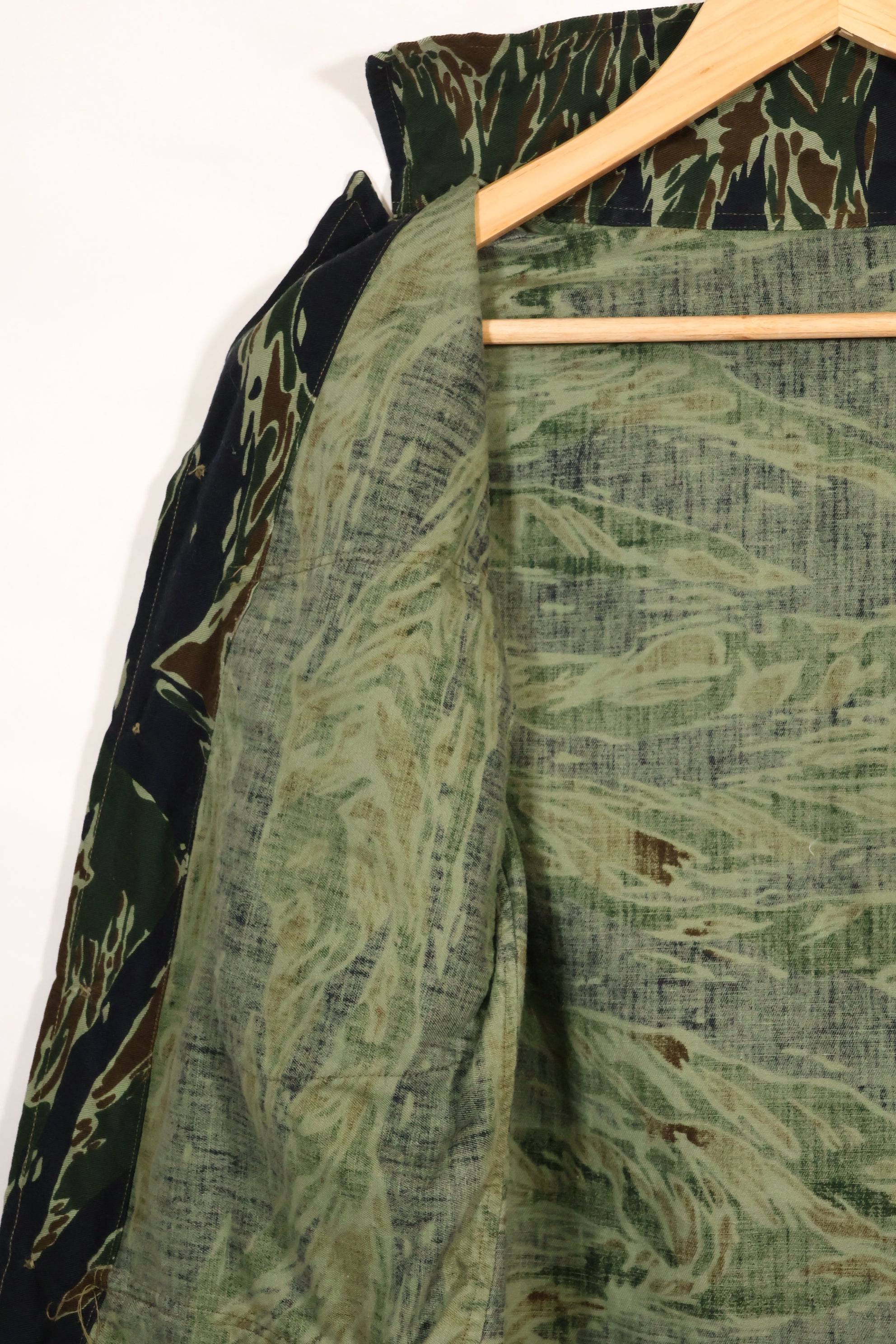 Estimated 1970s Silver Tiger Tiger Stripe Jacket Thai Tiger Used