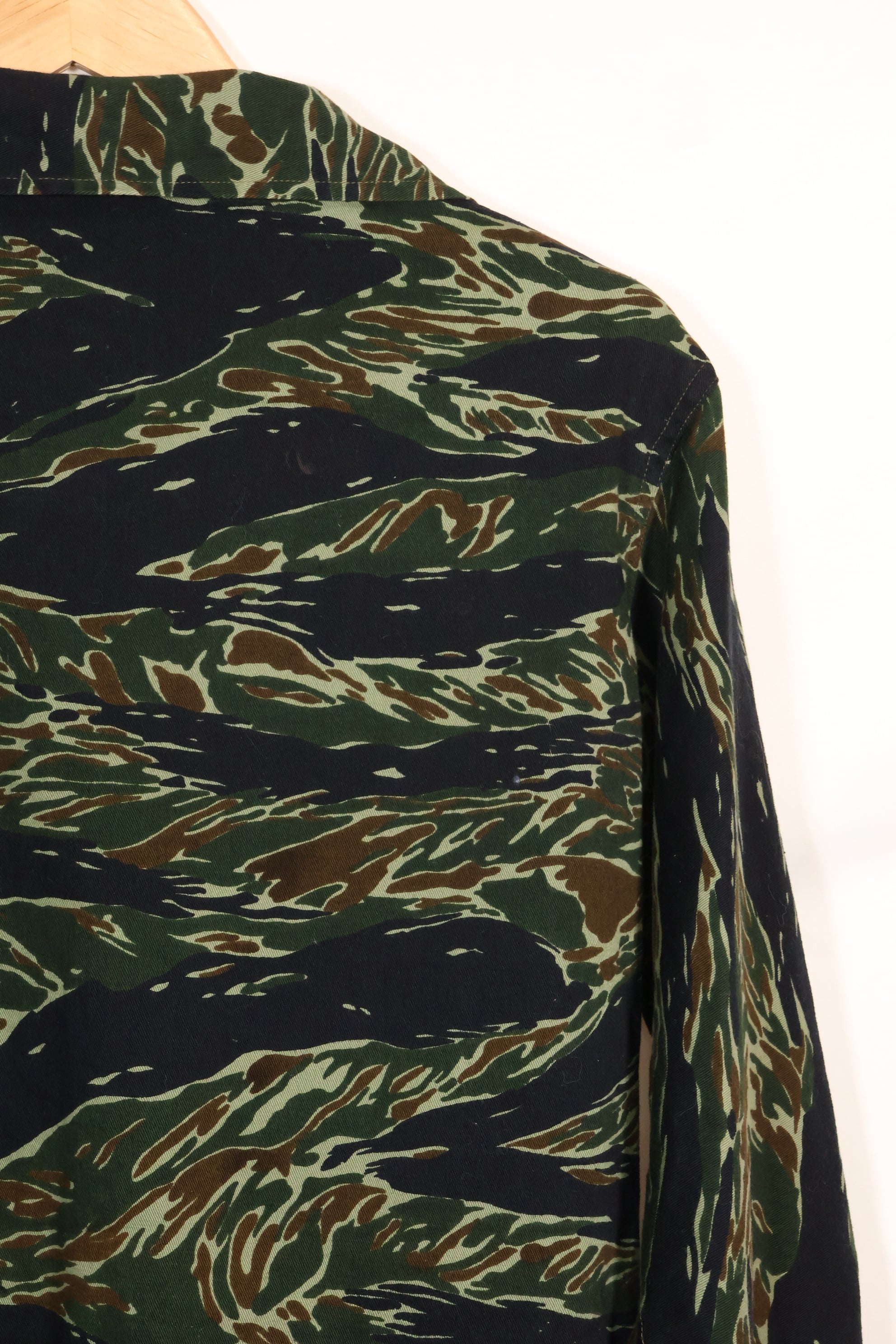 Estimated 1970s Silver Tiger Tiger Stripe Jacket Thai Tiger Used