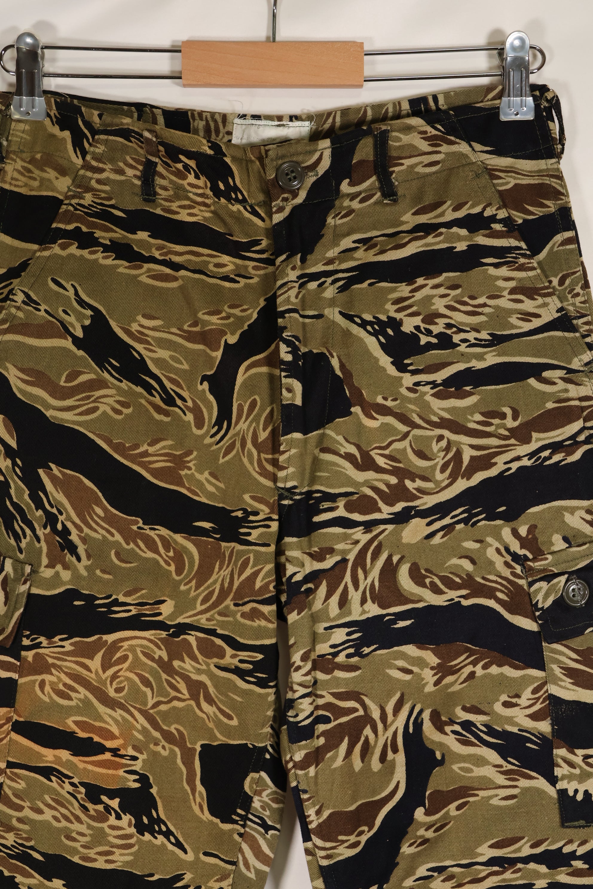 Mid-1960s early gold tiger stripe pants, size S-R, US cut, good condition, used.