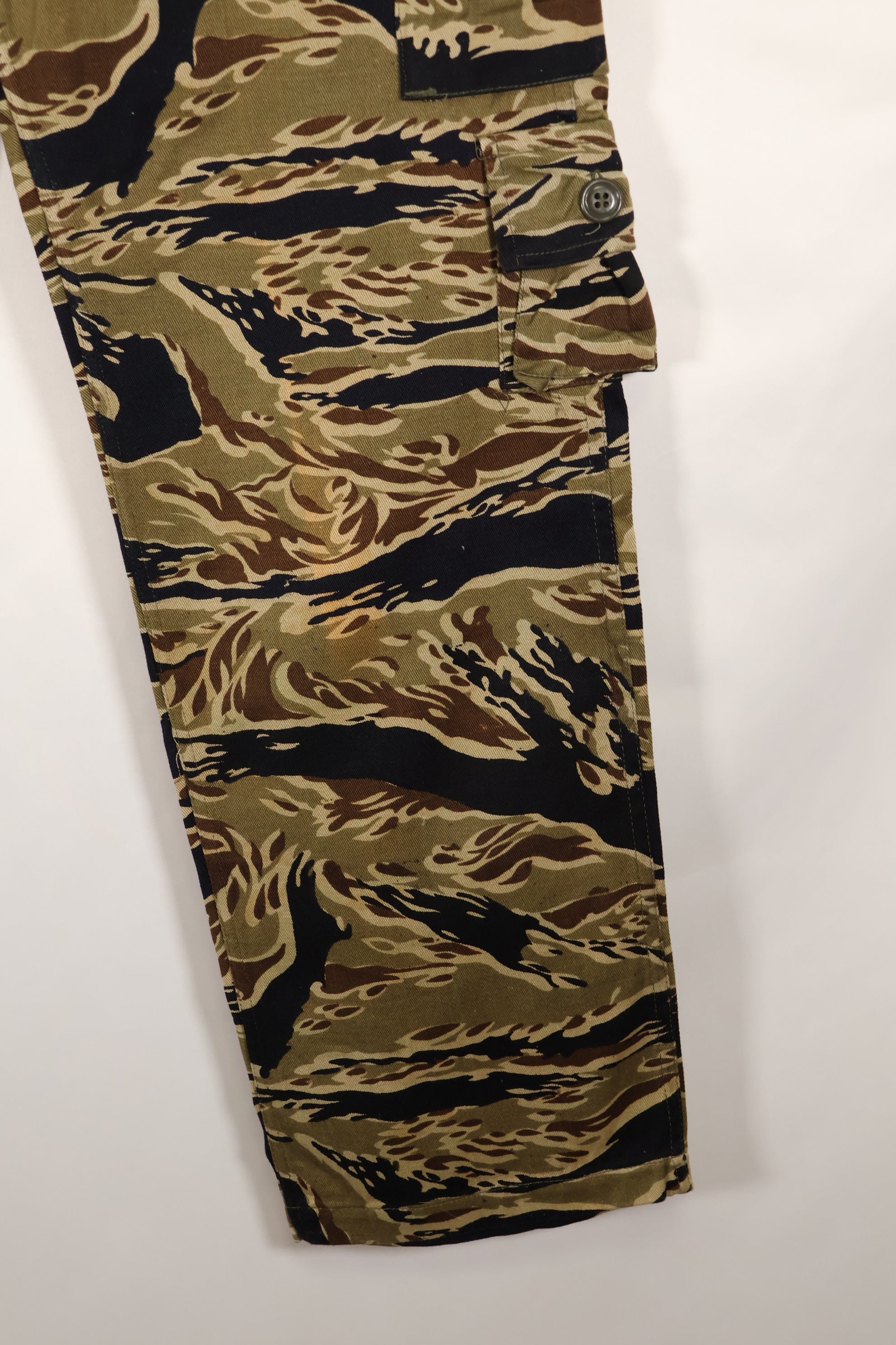 Mid-1960s early gold tiger stripe pants, size S-R, US cut, good condition, used.