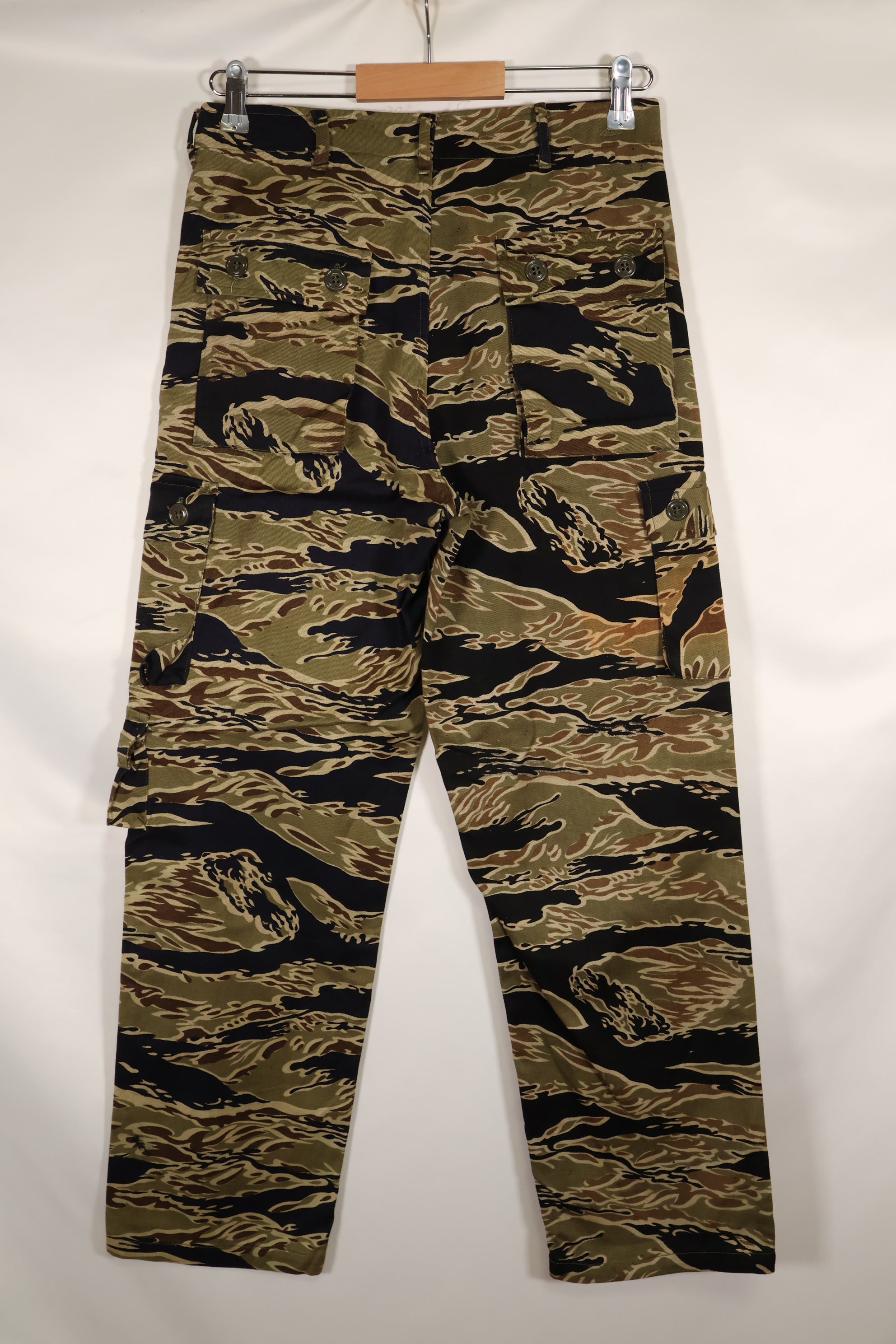 Mid-1960s early gold tiger stripe pants, size S-R, US cut, good condition, used.