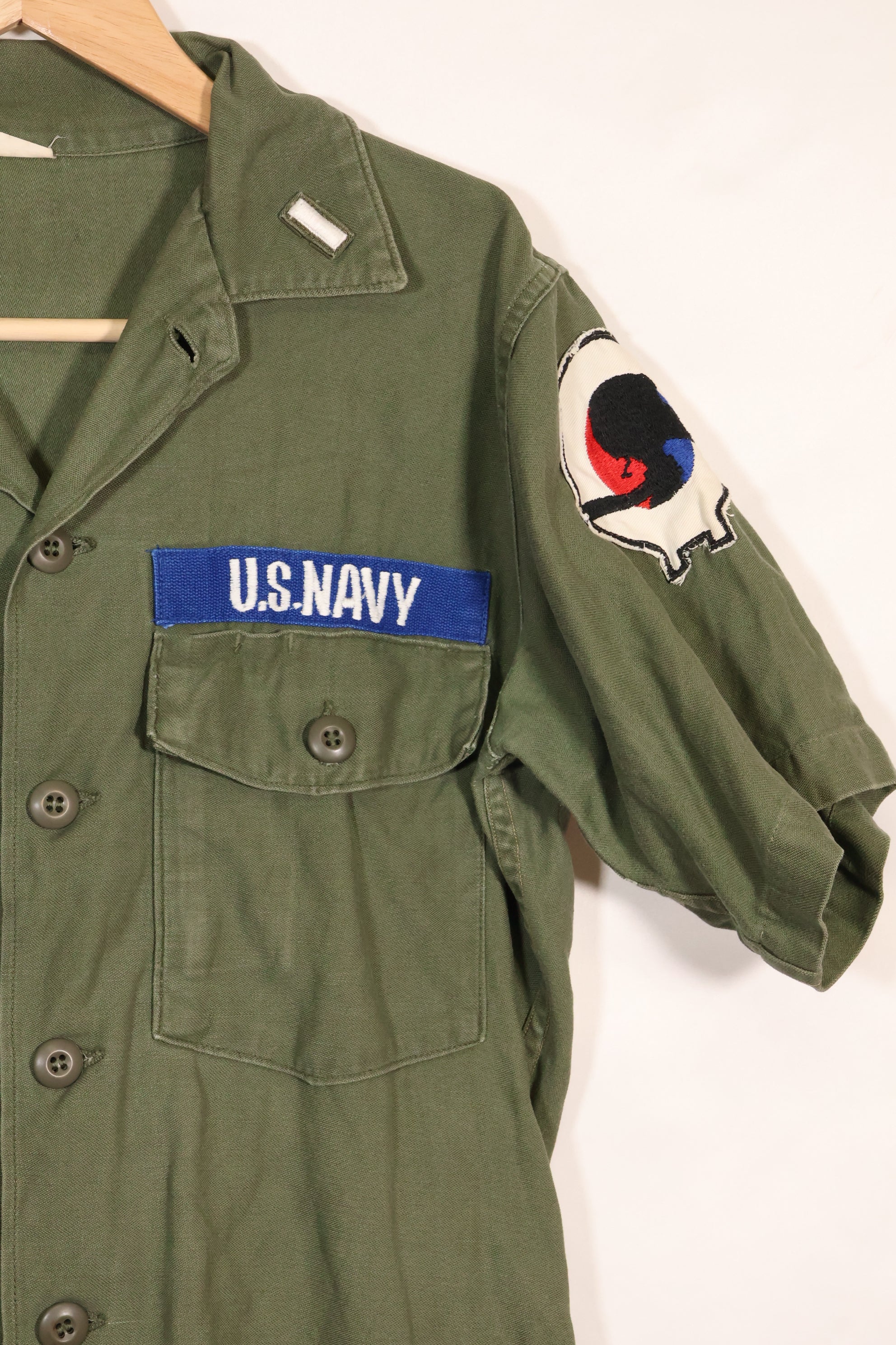 1967 Contract Snoopy Patch US Navy USN OG-107 Utility Shirt Used A