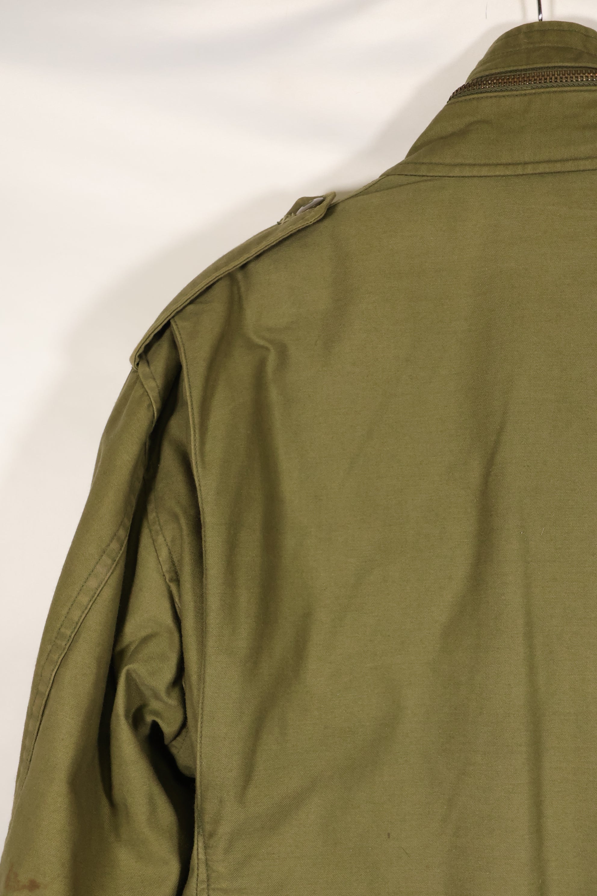 Early 1970's Estimated MEDIUM size 3rd Model M65 Field Jacket, size tag missing, used.