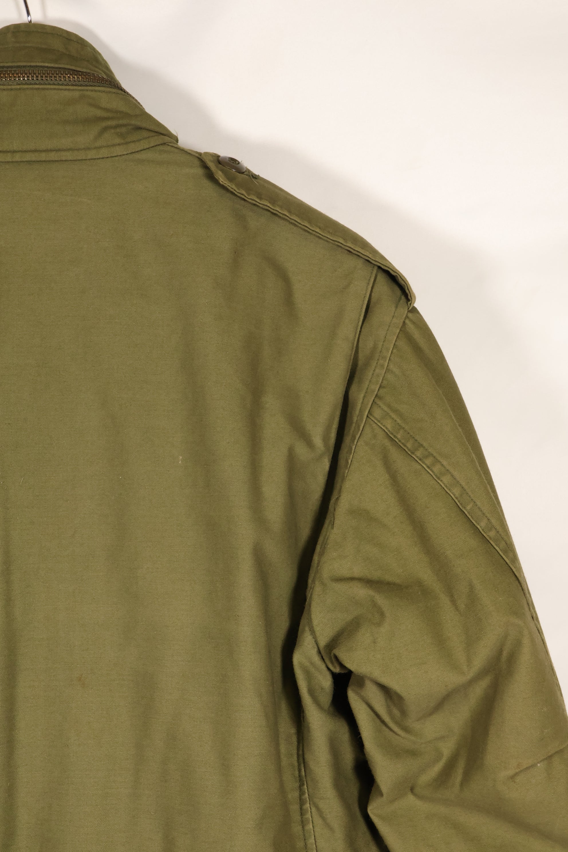 Early 1970's Estimated MEDIUM size 3rd Model M65 Field Jacket, size tag missing, used.