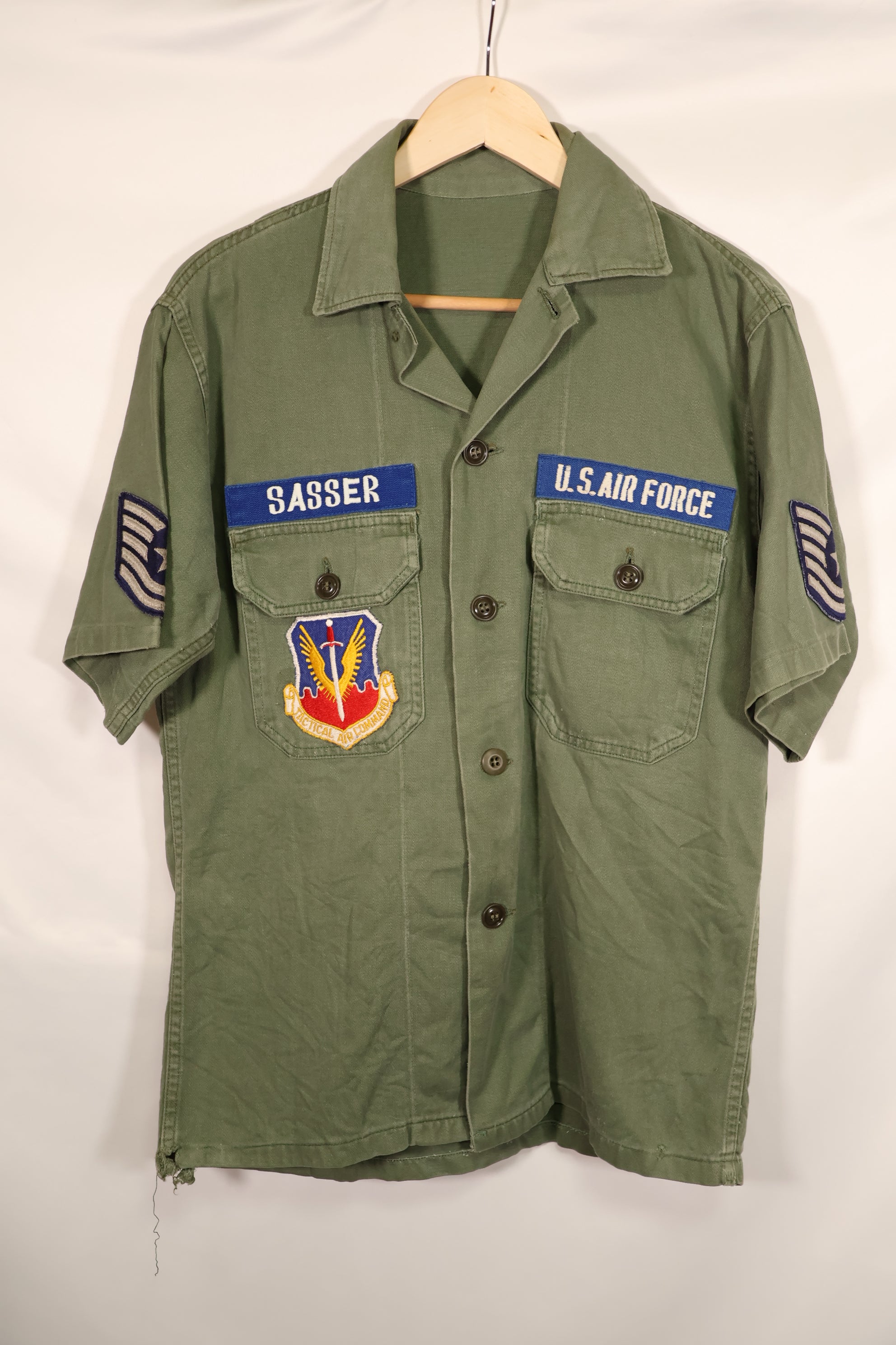 Real 1960s lot OG-107 USAF utility shirt with direct embroidery