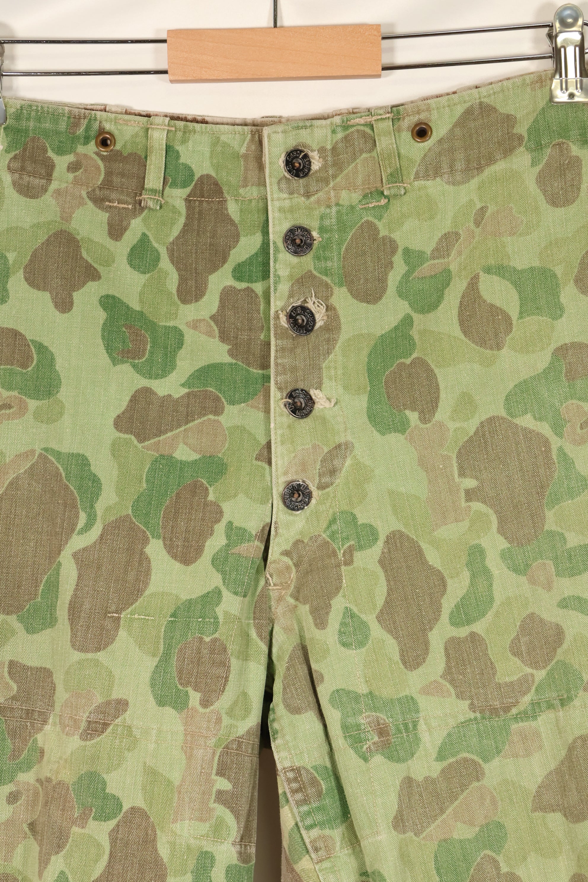 1940's P-44 frogskin camouflage pants USMC, faded, scratched, used.