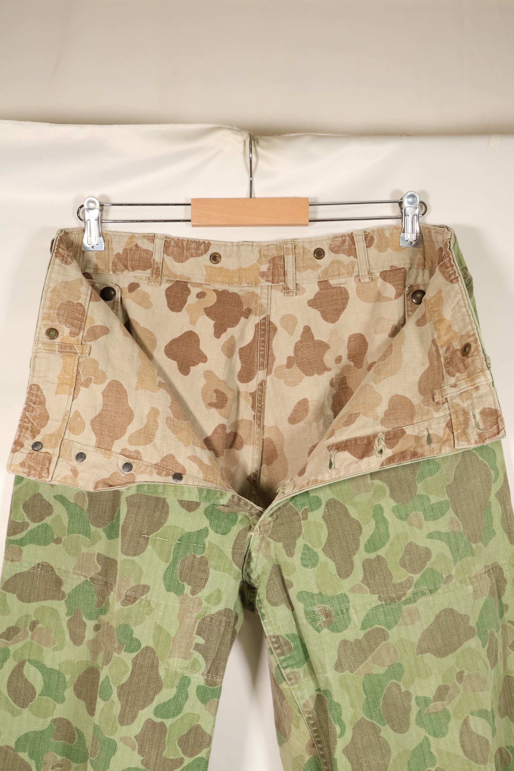 1940's P-44 frogskin camouflage pants USMC, faded, scratched, used.