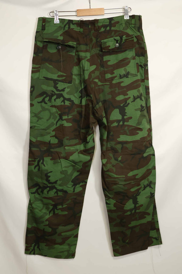 1960s U.S. Army Advisor ARVN BDQ Ranger large leaf camouflage pants, never used.