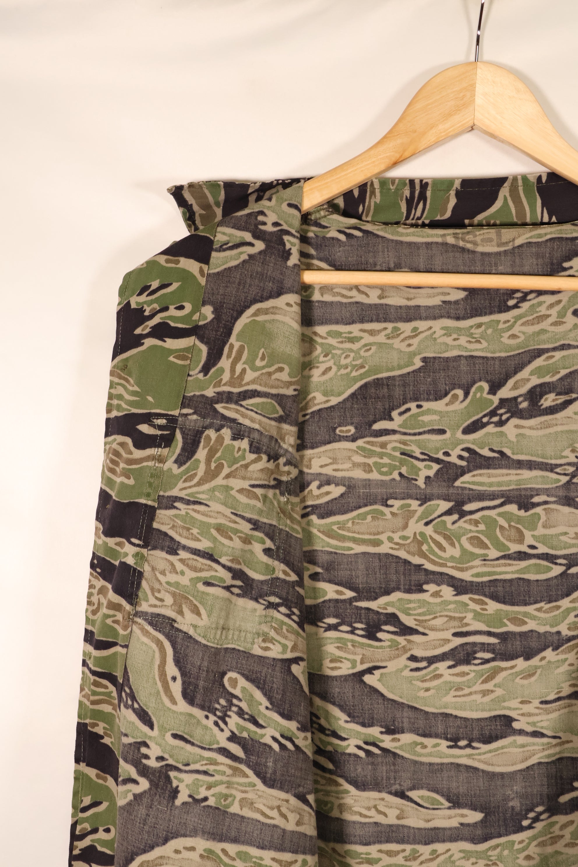 1960年代後半　US-L　レイトウォーライトウェイトパターン　タイガーストライプ　シャツ　退色少ない　中古品