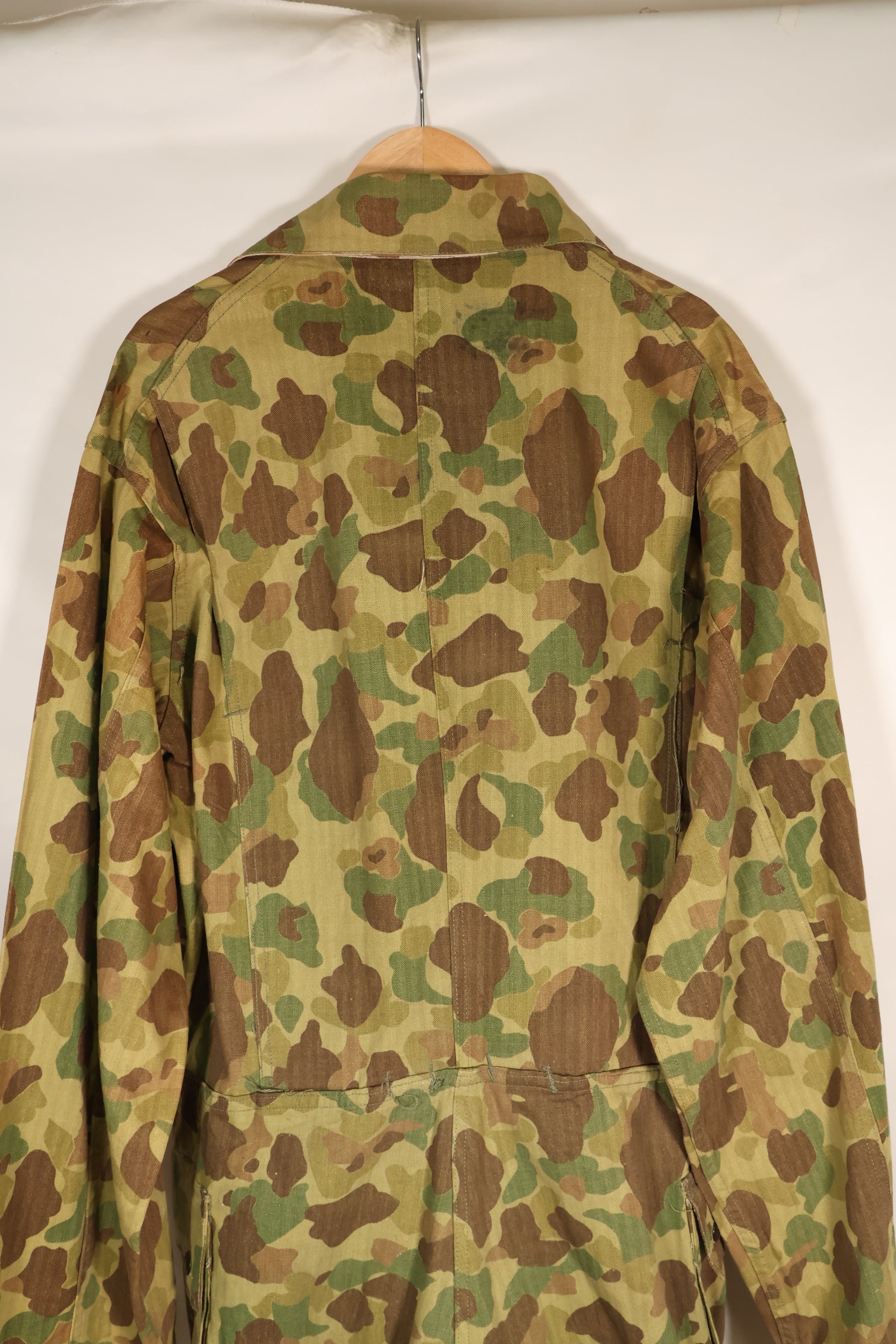 1940s U.S. Army & Marine Corps Frogskin camouflage coveralls in good condition.