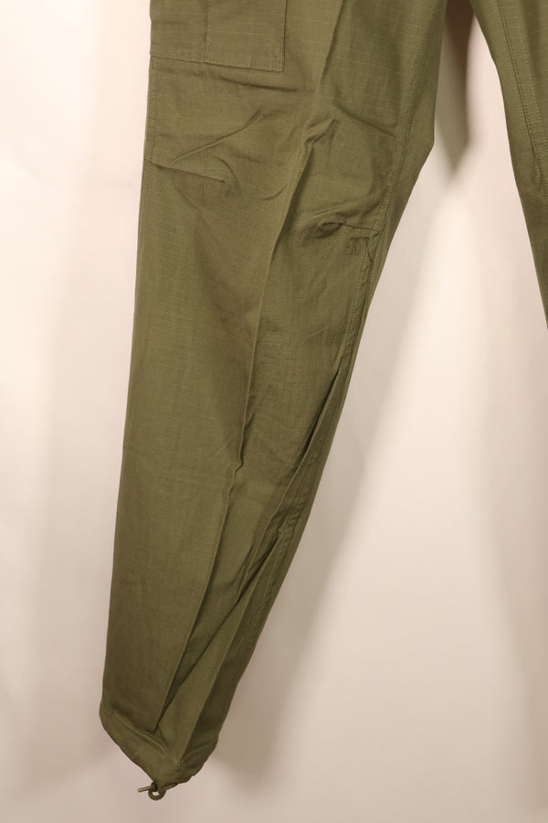 Late 1960s, S-R, U.S. Army, 4th Model Jungle Fatigue Pants, in good condition, almost unused