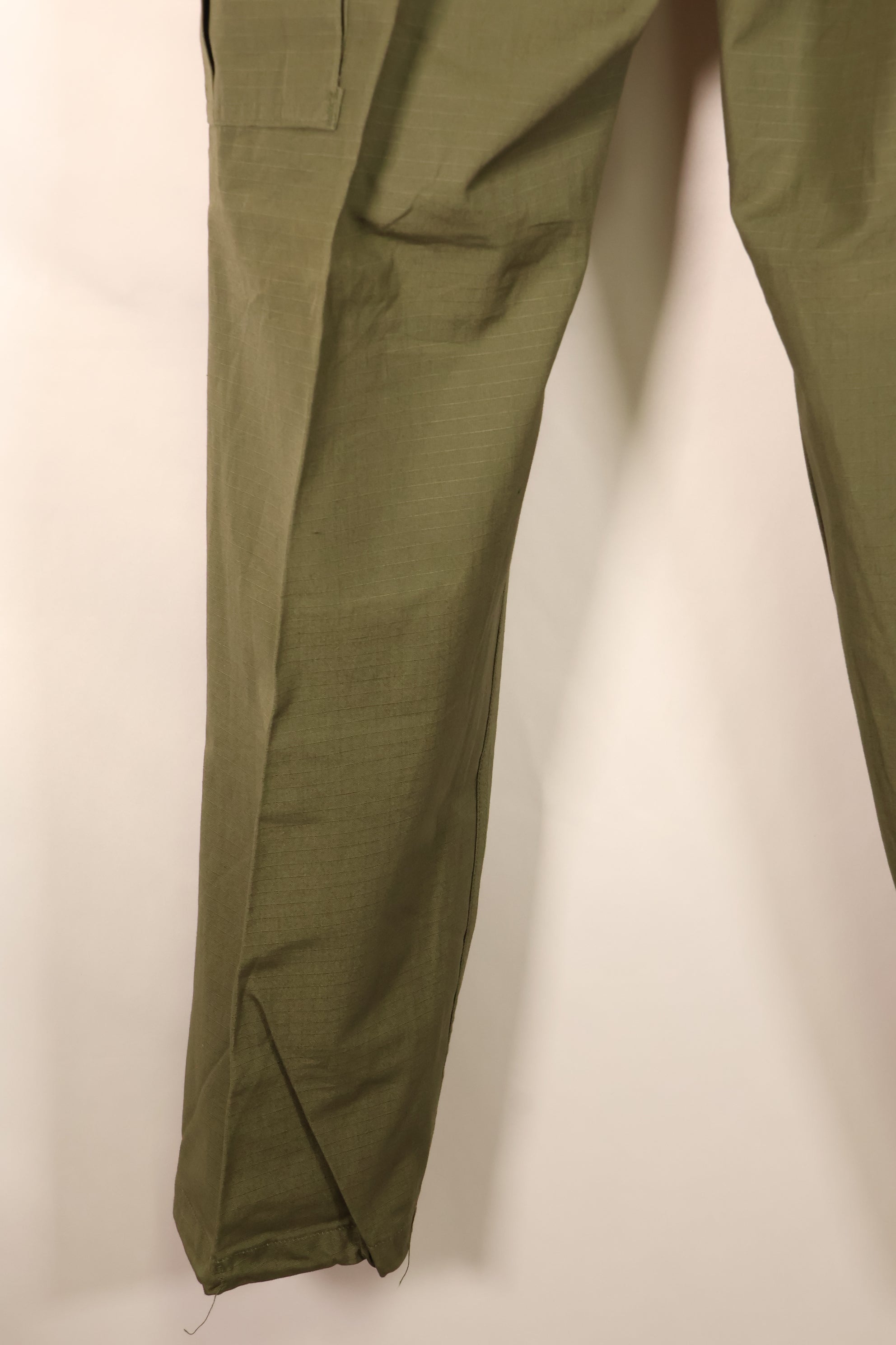 Late 1960s, S-R, U.S. Army, 4th Model Jungle Fatigue Pants, in good condition, almost unused