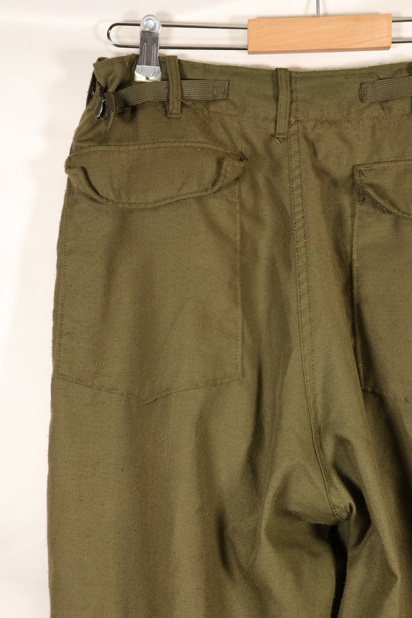 Early 1970s, estimated MEDIUM pilot fireproof pants, size tag missing, used.
