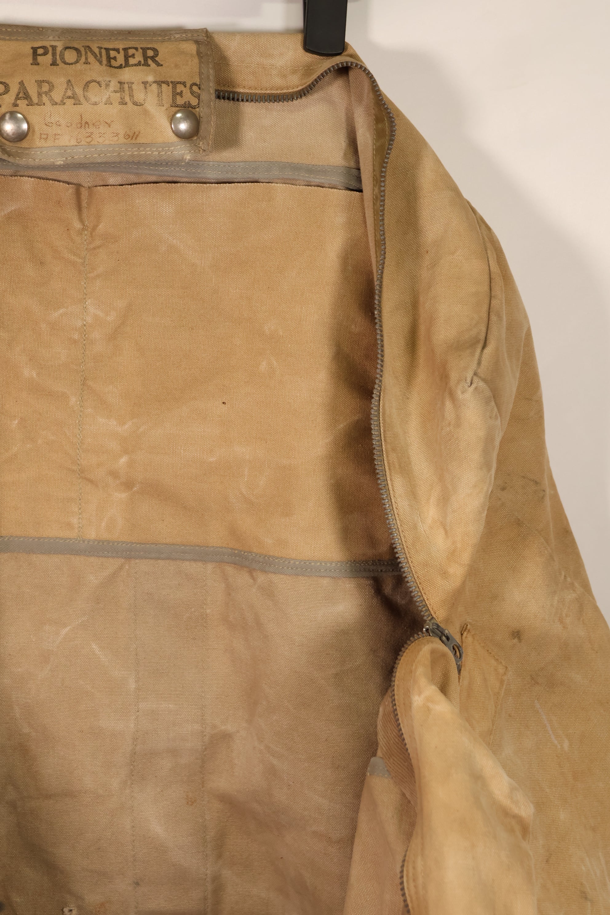 Real WWII PIONEER PARACHUTES Bag Used Kit Bag