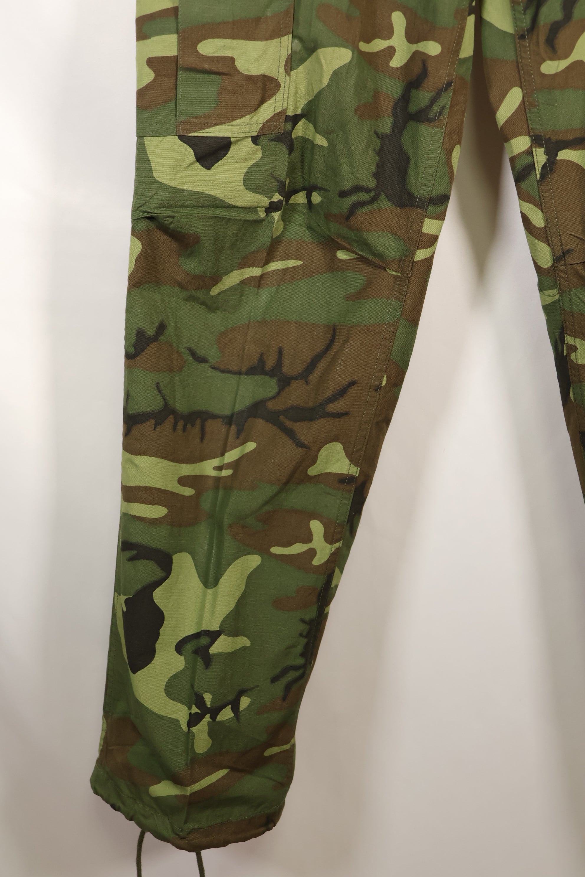Circa 1966-67 S-R US Army ERDL Camouflage Leaf Camouflage Jungle Fatigue Pants Used 
