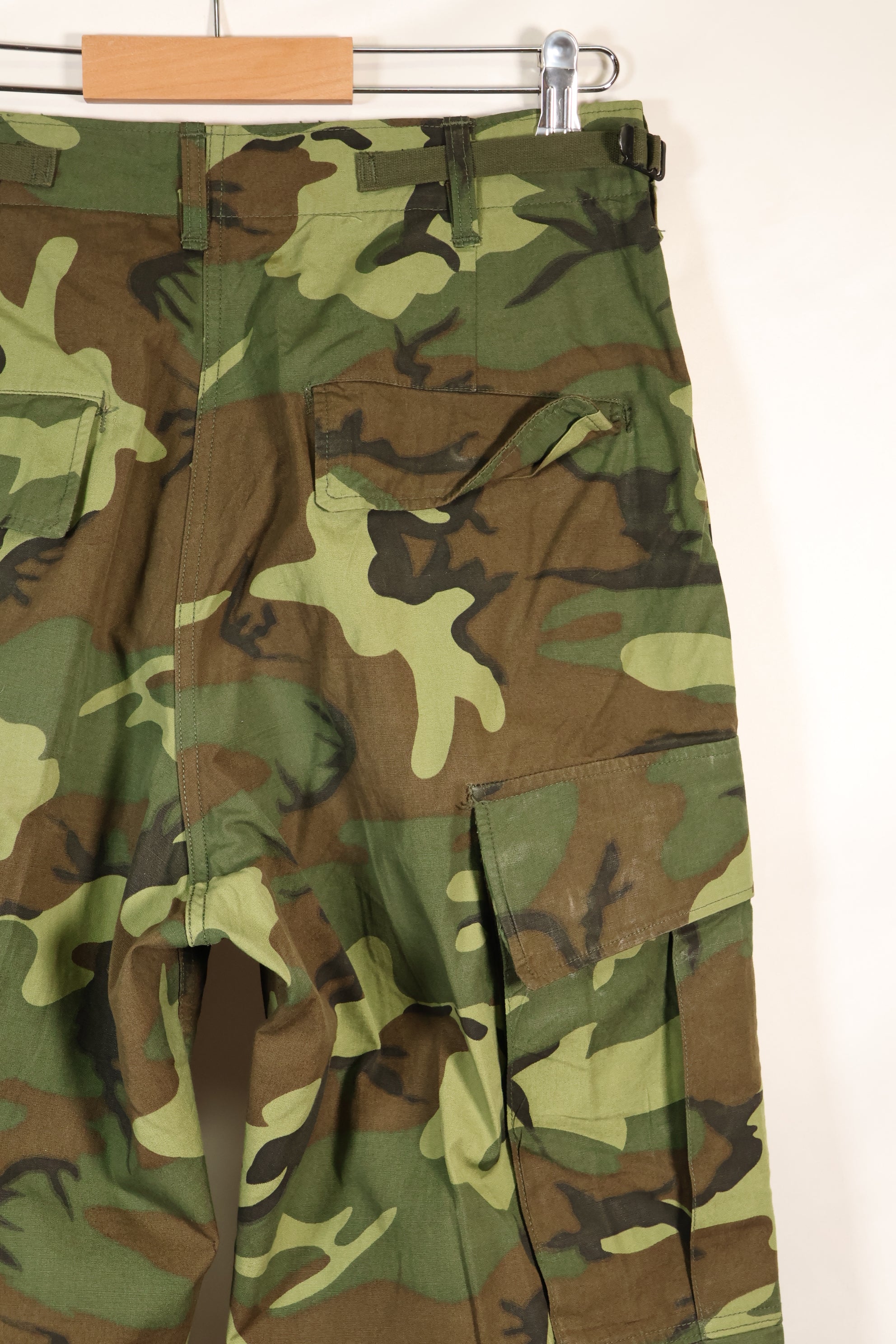 Circa 1966-67 S-R US Army ERDL Camouflage Leaf Camouflage Jungle Fatigue Pants Used 