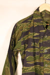 Early 1970s, Size S–M, South Vietnamese Marine Corps (VNMC), 5th Pattern Tiger Stripe Shirt, in good condition　
