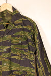 Early 1970s, Size S–M, South Vietnamese Marine Corps (VNMC), 5th Pattern Tiger Stripe Shirt, in good condition　