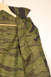 Early 1970s, Size S–M, South Vietnamese Marine Corps (VNMC), 5th Pattern Tiger Stripe Shirt, in good condition　
