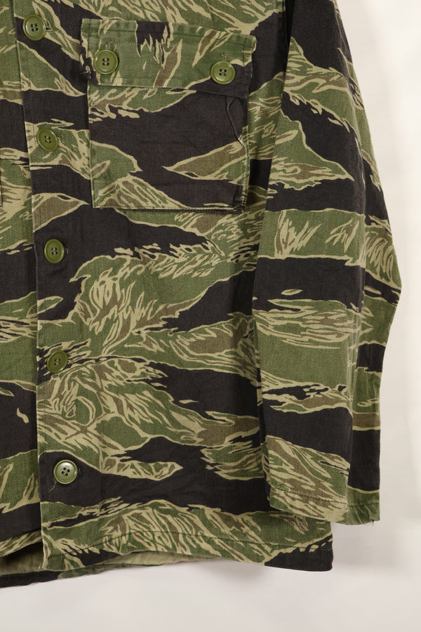Mid-1960s US Cut Okinawa Tiger Lime Green Color Tiger Stripe Shirt Used