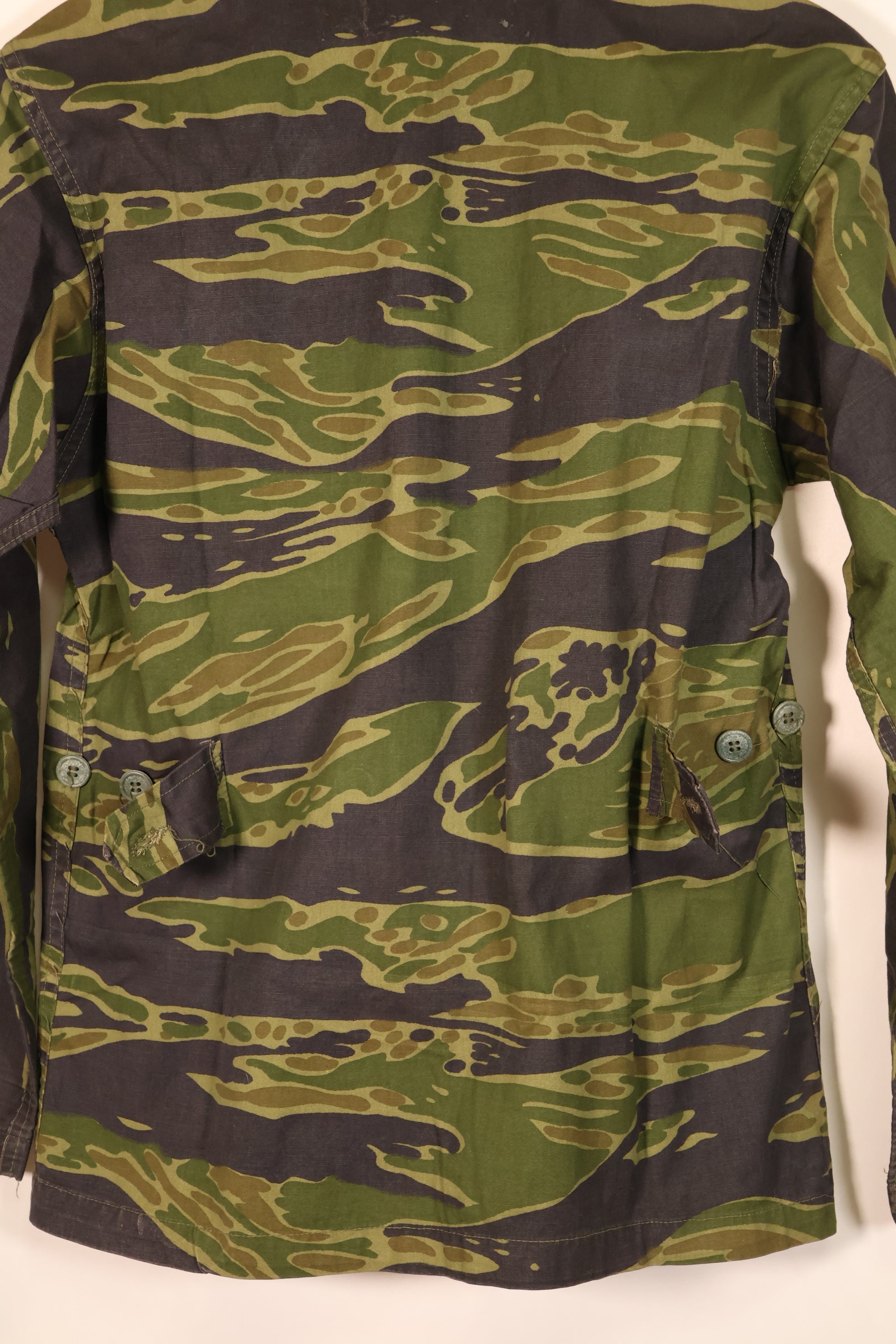 Early 1970s, Size S–M, South Vietnamese Marine Corps (VNMC), 5th Pattern Tiger Stripe Shirt, in good condition　