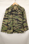 Late 1950s-1960s, thin fabric, rare VNMC 1st Model tiger stripe shirt, good condition.