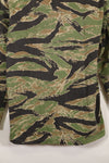 Late 1950s-1960s, thin fabric, rare VNMC 1st Model tiger stripe shirt, good condition.