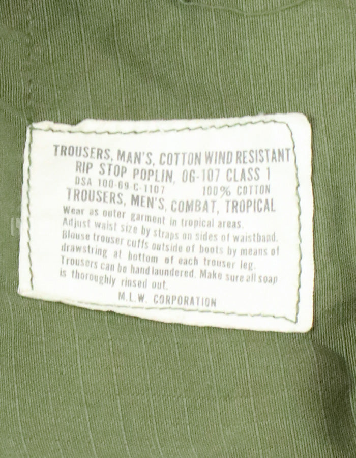 Original late model ripstop fabric jungle fatigues pants, L-S 1969, size adjustable.