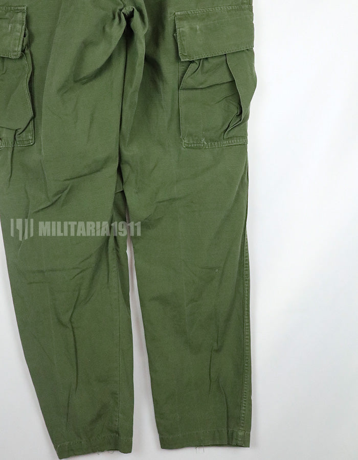 Original late model ripstop fabric jungle fatigues pants, M-L, good condition, contract 1969.