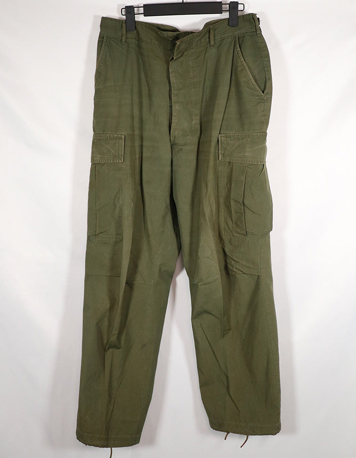 Real 1967 Poplin jungle fatigues pants, used, button damaged.