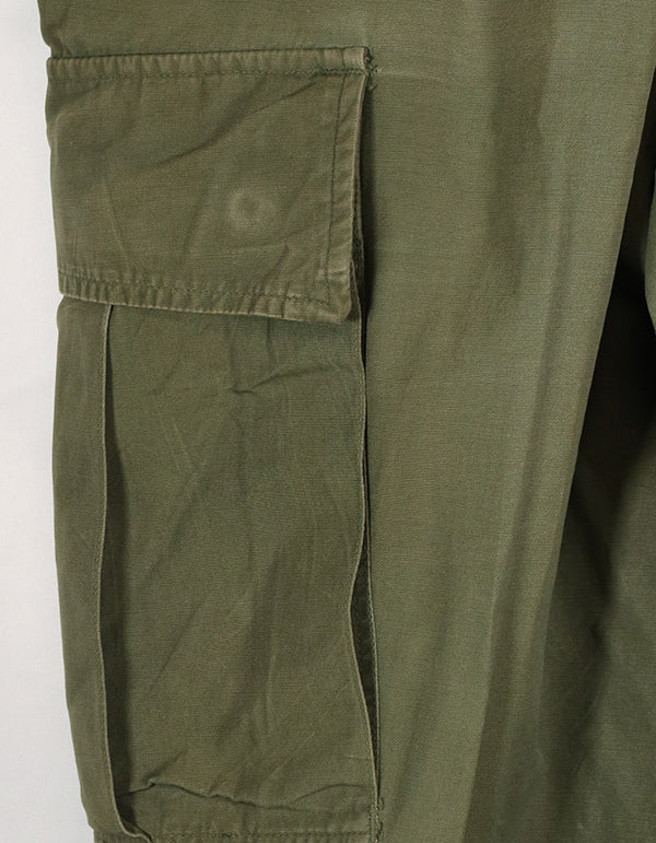 Real 1967 Poplin jungle fatigues pants, used, button damaged.