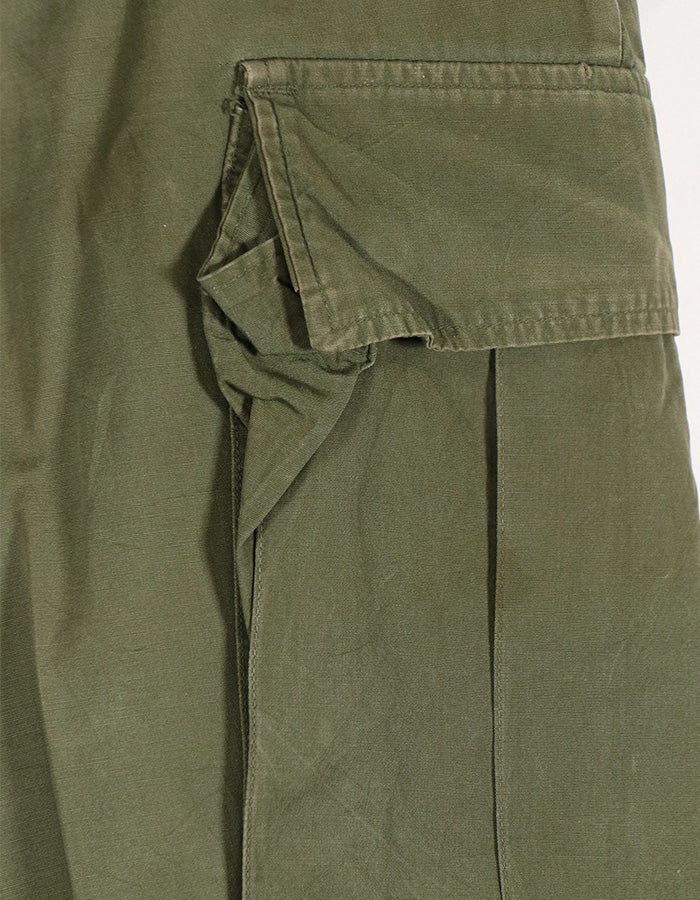 Real 1967 Poplin jungle fatigues pants, used, button damaged.